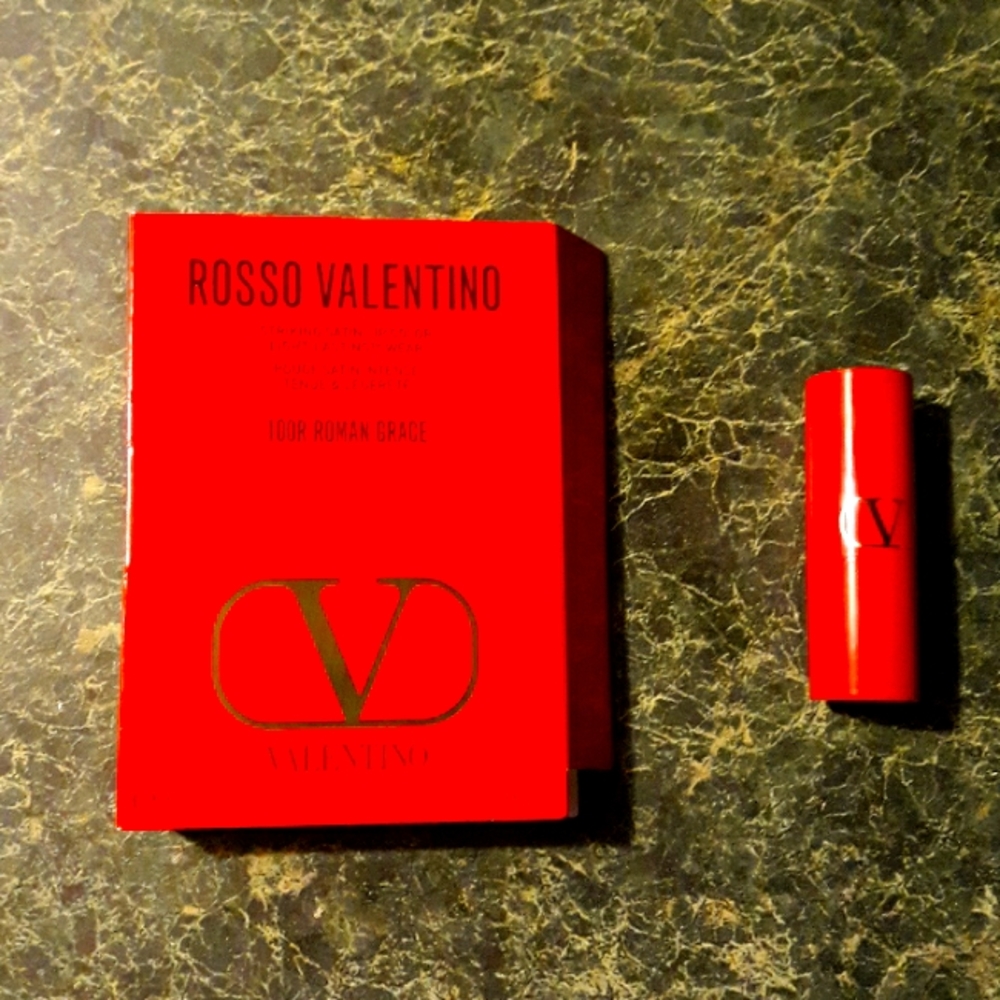 Valentino striking satin Lipcolor shade- 100r Roman Grace (satin nude pink)